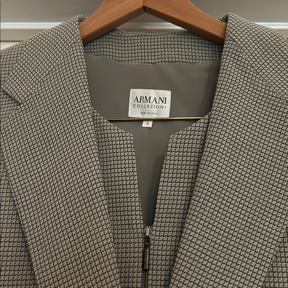 Armani Collezioni Wool/Cotton Blazer with Single Button Front. Size 8 - Picture 2 of 11